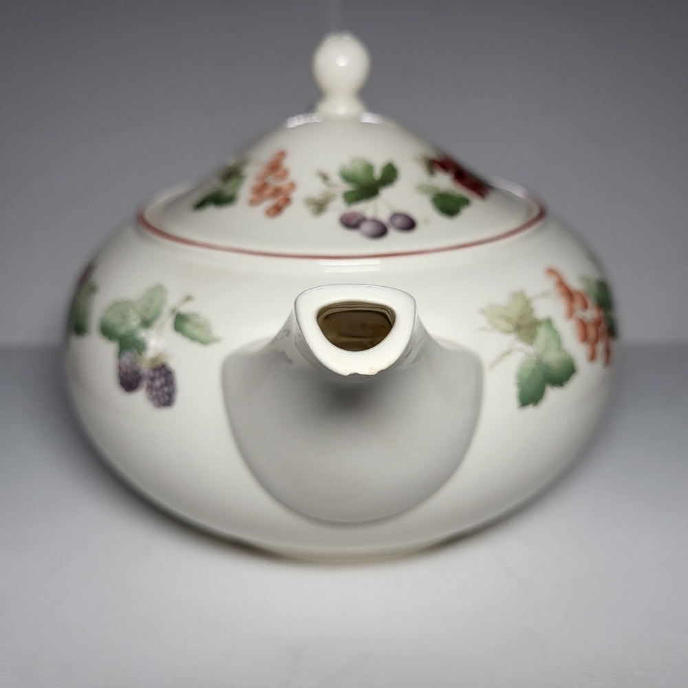 WEDGWOOD Queen's Ware Vintage "Provençe" Teapot With Fruit Design - Picture 6 of 12